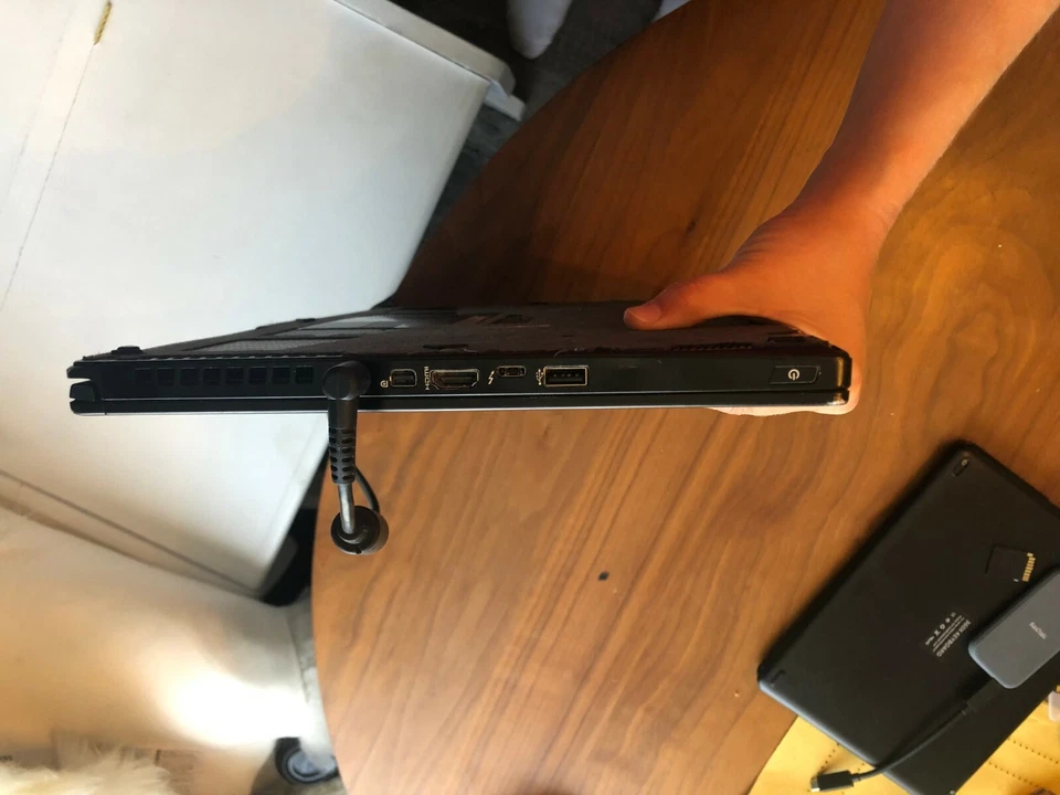 MSI W63 7kr, 32 GB, i7700HQ @ 2.80 GHz, 2TB internal HDD, excellent condition - Image 3 of 4