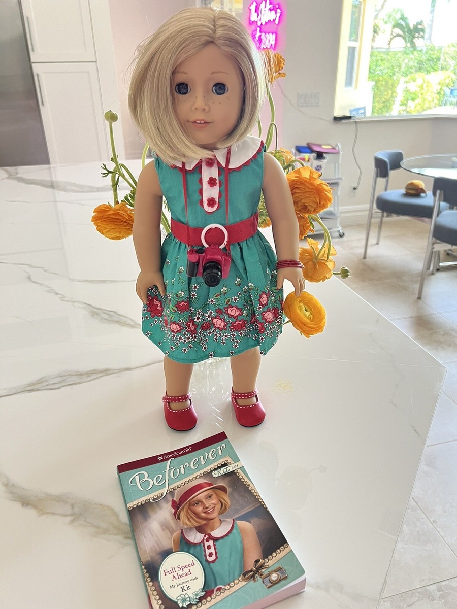 AG Doll;Kit Kittredge includes: Books, Bracelet, Shoes, earrings and CAMERA 