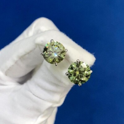 IGI, 6,31 KT Lab Grown Fancy Green Round Diamond Ohrstecker in 950 Platin