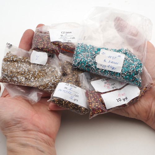 Lot 5 bags 185g, Czech red blue topaz crystal glass loose rhinestones - Picture 5 of 5
