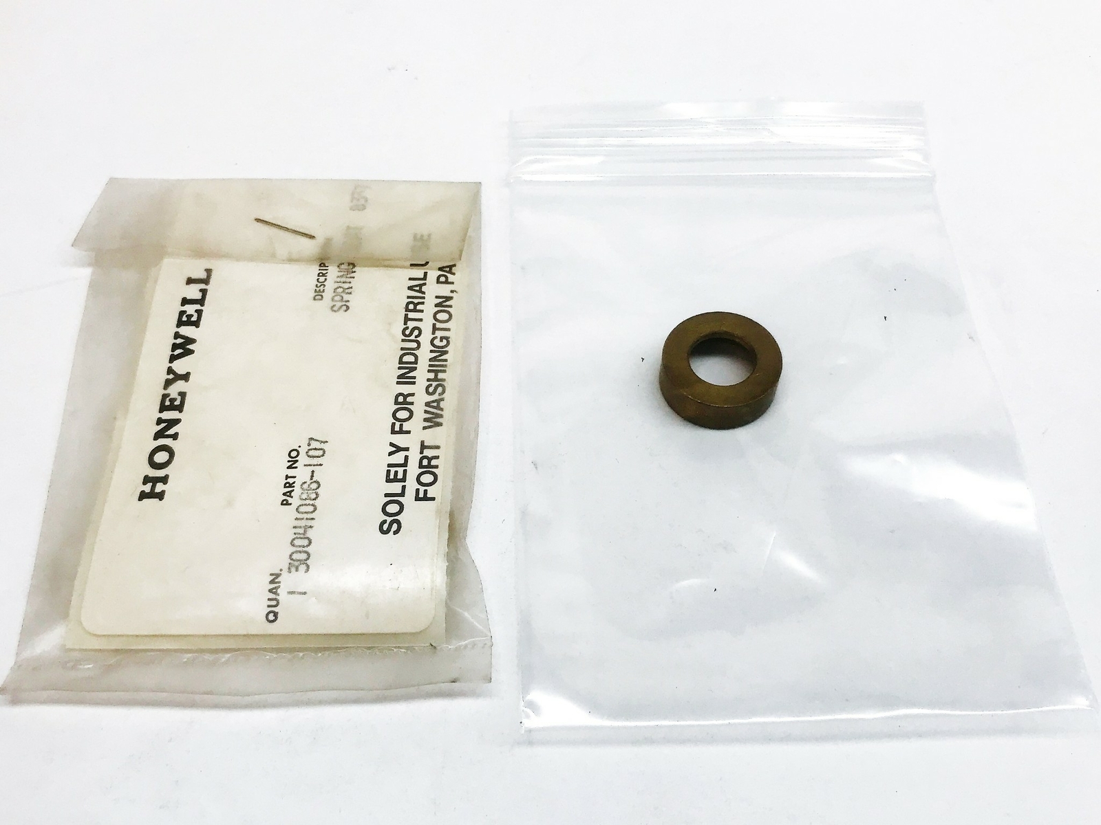 Honeywell 3/8" and 3/4" Spring Flange 30041086-107 [Lot of 2] NOS