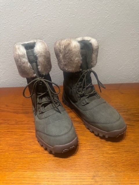 Never Worn U S Polo Assn Green Boots with Faux Fur Womens Us  display picture 2