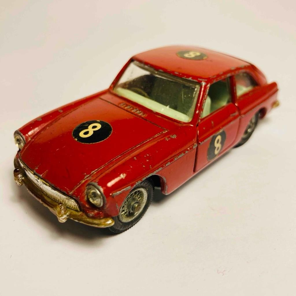 Corgi Toys コーギートイズ 327 MG-B GT カバン付き MGB GT (327) – Corgi Model Club USA