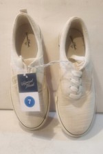 Universal Thread Women's Low Top Lace-Up Sneakers Padded Ankle Insole Design New