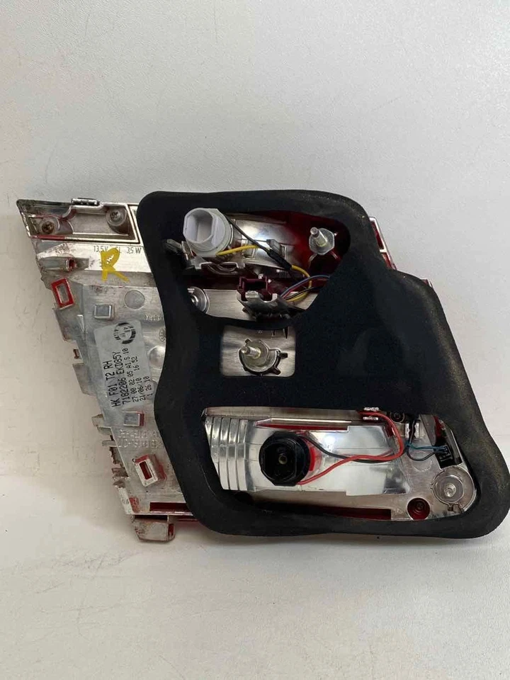 Conjunto de lanterna traseira de passageiro destro tampa montada 7182206 compatível com 2009 - 2012 BMW 740I - Imagem 4 de 4