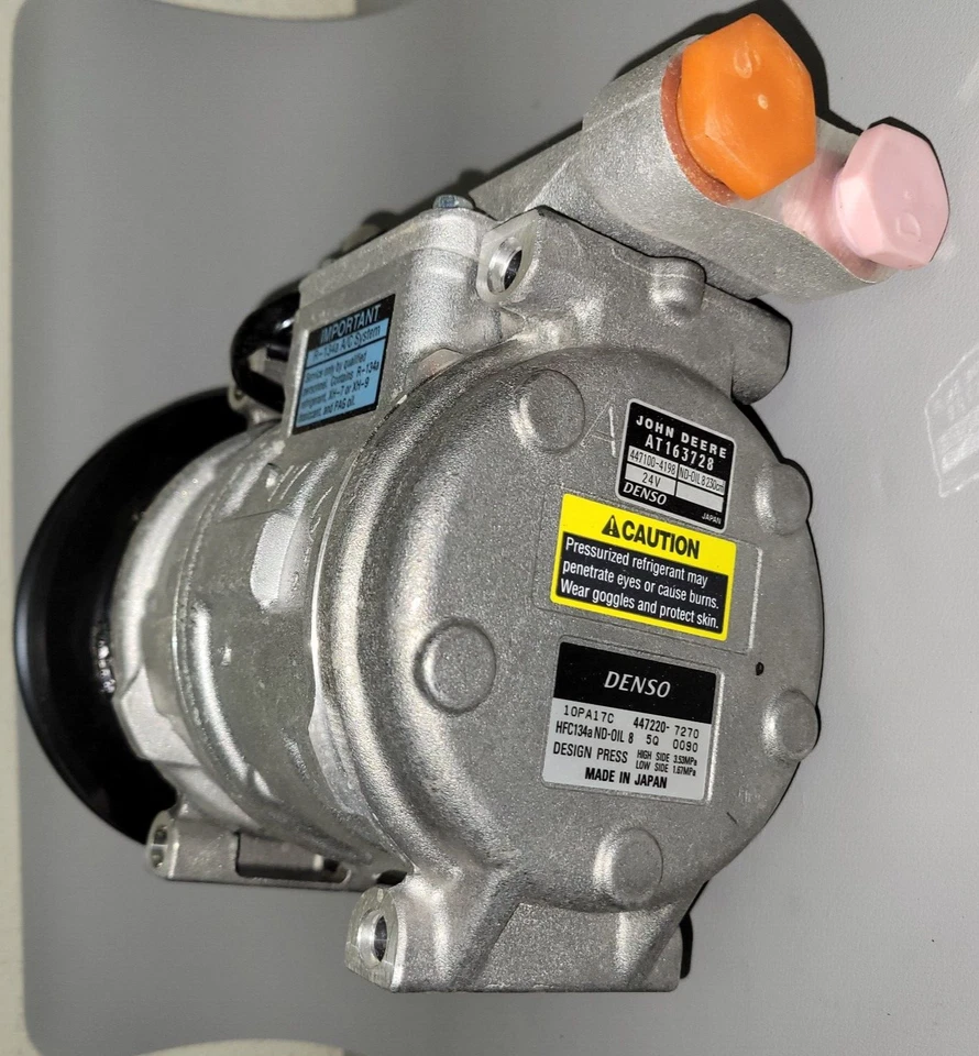 Compresor de aire acondicionado John Deere equipo original AT163728 (R14) Foto 2 de 3