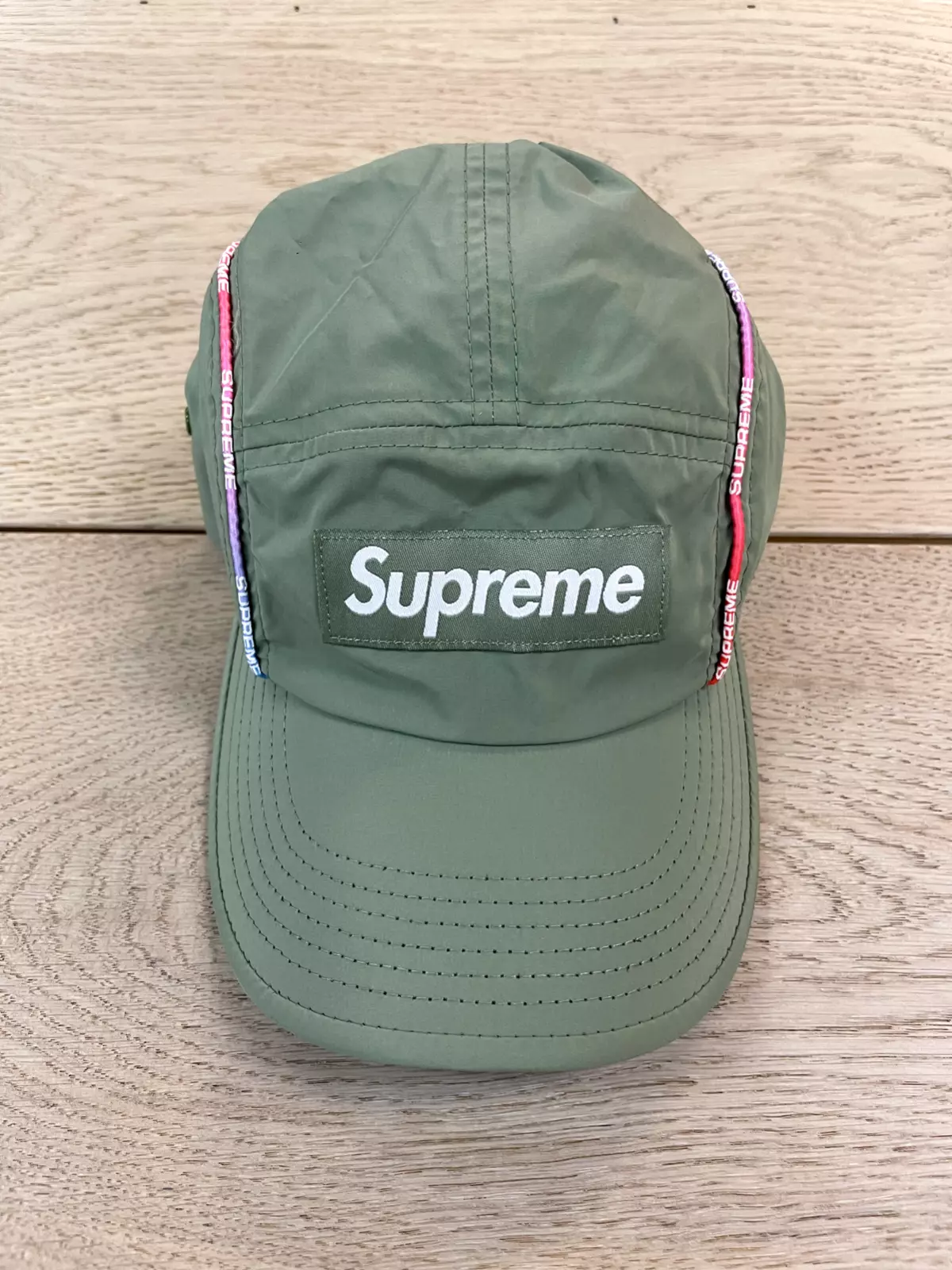 CHAPEAU DE CAMP DE TUYAUTERIE SUPREME GRADIENT/OLIVE/OS/ SS21/ 100 % AUTHENTIQUE 