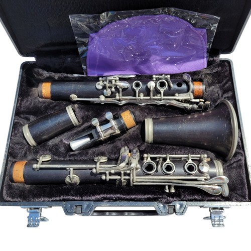 Yamaha YCL 34 Clarinet Wood Clarinet With Mouthpiece and Original Hard Case