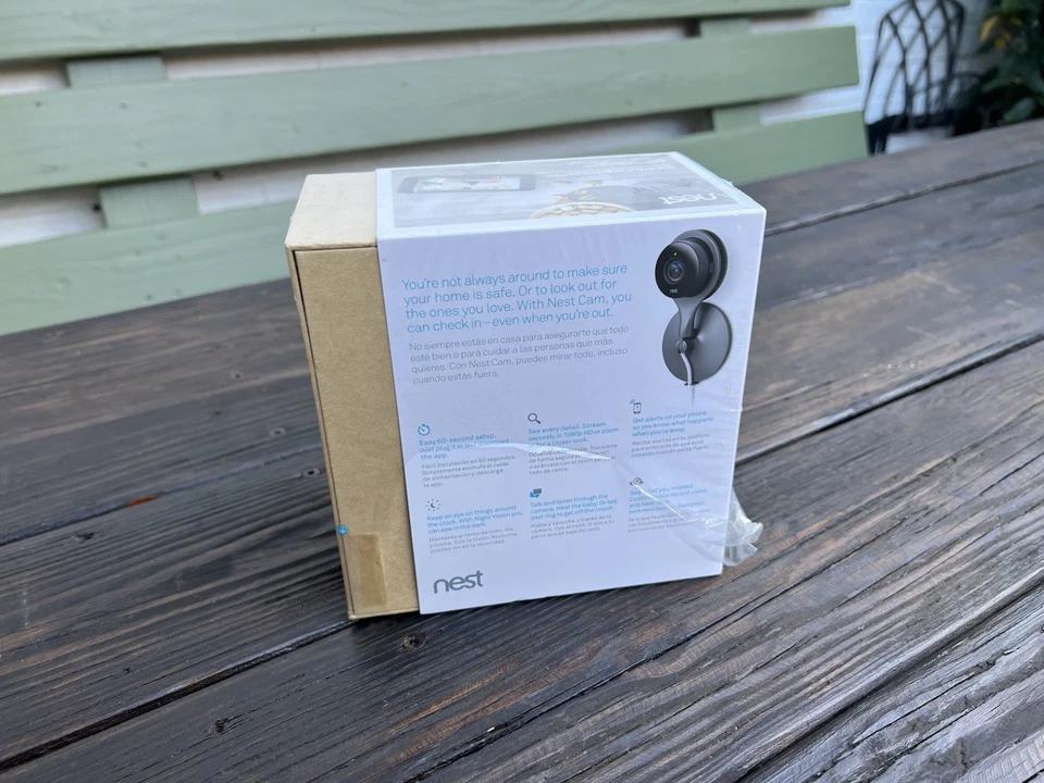 Google Nest Cam Indoor Security Plug-in Wi-Fi Camera NC1102ES New - Image 3 of 4