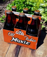 Pack de seis botellas y soportes de cartón Moxie Soda vintage con tapas