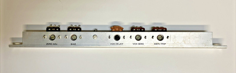 HEATHKIT HAM RADIO HW-101 CONTROL BRACKET #204-792 WITH 5 POTENTIOMETERS