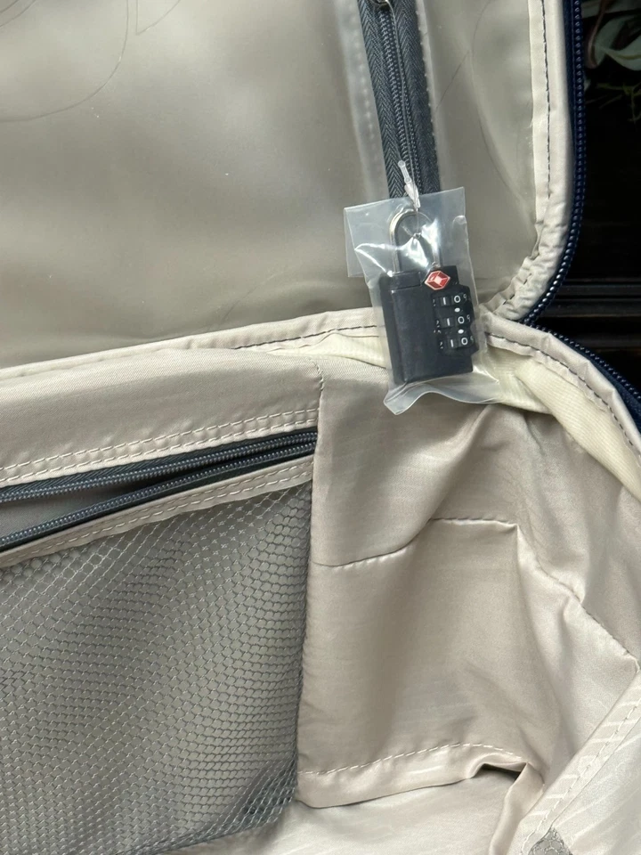 Samsonite TravelPro Luggage 28" x18"x11", expandable, Lightweight, Never used. - Image 4 of 4