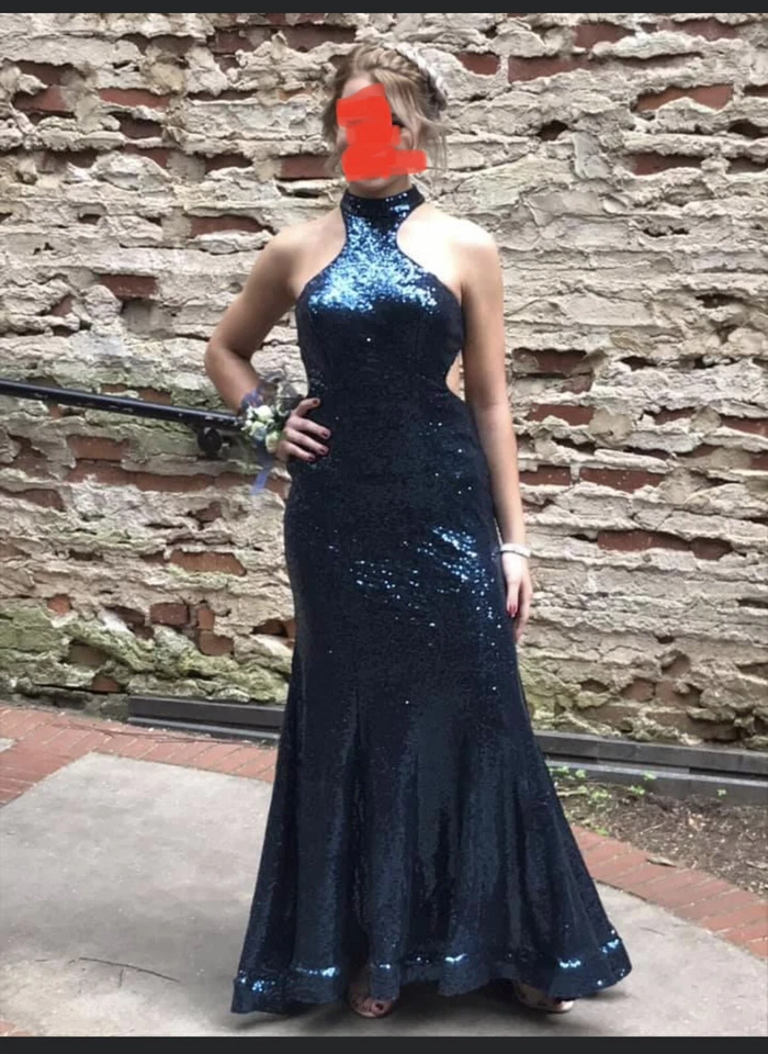 Vestido de graduación azul marino/lentejuelas reales cuello halter, sin espalda, tren sirena, talla 2 Foto 4 de 4
