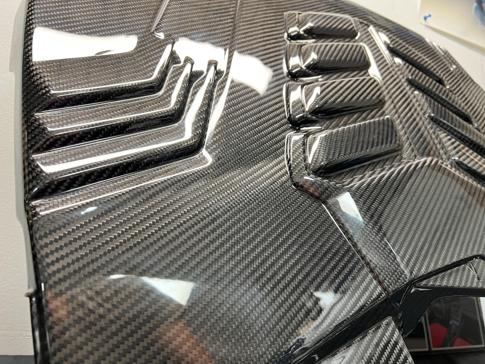 EuroBoutique Carbon Fiber Engine Cover for Lamborghini Urus