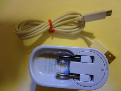 Belkin Swivel Apple 30 Pin 2.1mAh 10 Watt Wall Charger for *iPod//iPhone//iPad*