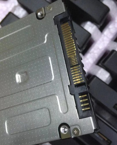 Toshiba 400GB SSD PX04SVQ040 SAS 12GB/S 2.5" Solid State DriveInternal - Picture 2 of 3