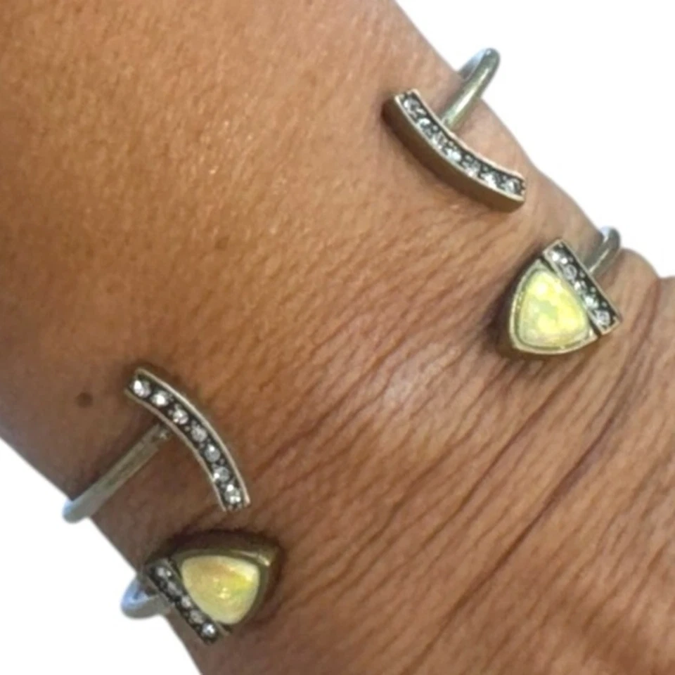 Chloe + Isabel Juego de 2 Pulseras Puño Abierto Tono Dorado Foto 3 de 4