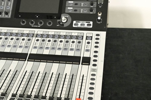 Yamaha TF1 16-Channel Digital Mixing Console CG01PSF - Picture 3 of 13