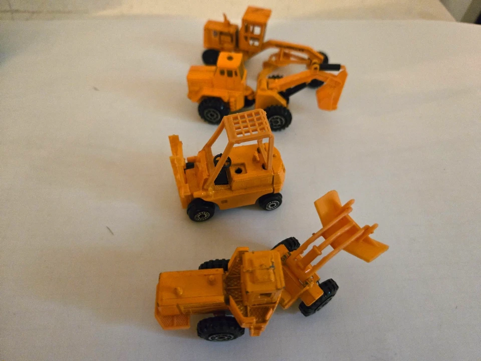 Excavadora hidráulica vintage P318, quitanieves P388, carretilla elevadora P315, Caterpilla Foto 3 de 3