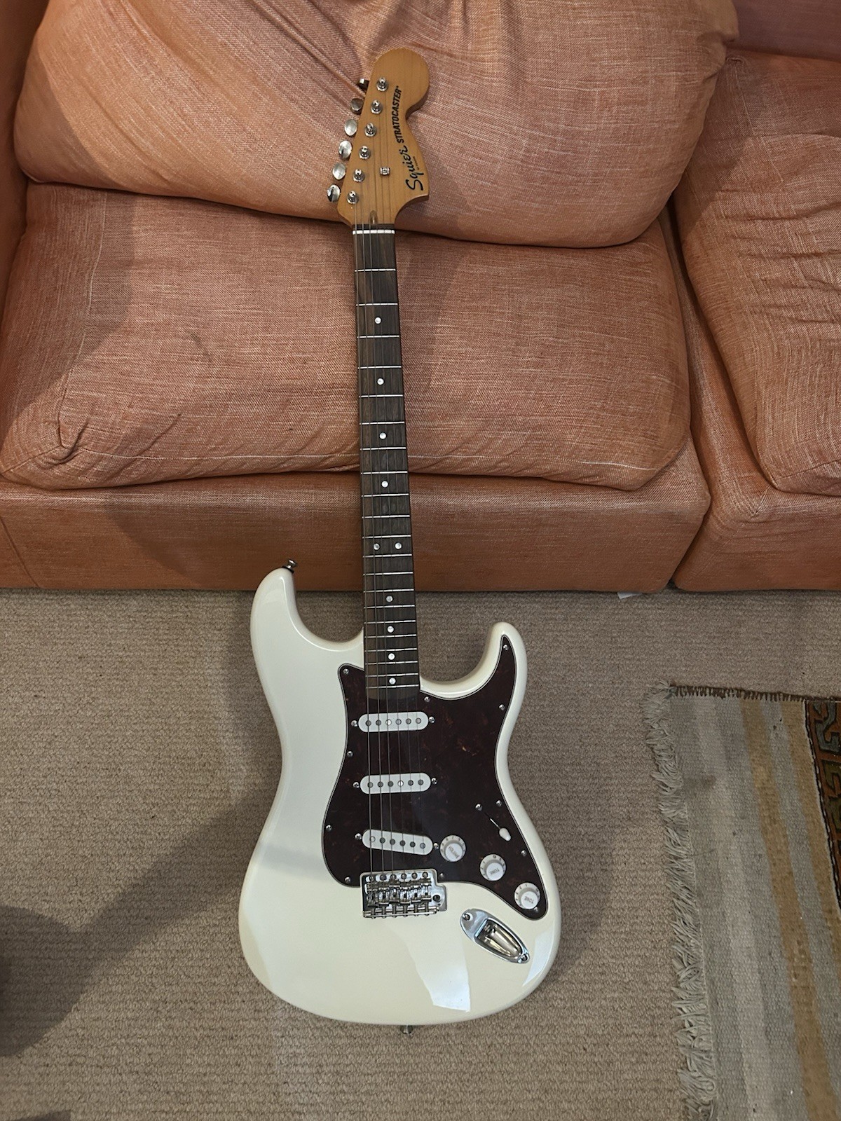 Squier Classic Vibe 70s Stratocaster Olympic White Electric Guitar