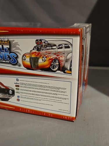*READ*Muscle Machines 1/24 '66 Shelby GT-350 (Silver W/Bue Stripes) - Picture 16 of 16
