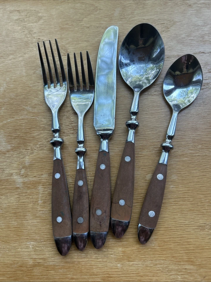 Juego de 3/5 cubiertos de acero inoxidable Hampton Chefs Bistro marrón 17 piezas con remaches leer Foto 3 de 4