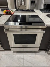 IR30450SP-24-1330-Wolf 30" Pro Induction 4 burner Range Display Model