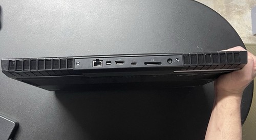 Alienware 17 R4 i7-7820HK 16GB RAM GTX 1070 512GB SSD + 1TB HDD Win 10 - Picture 5 of 10
