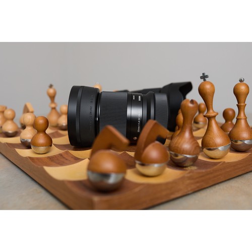 Sigma 30mm F1.4 DC DN Lens for Canon RF Bundle with Editing Software and SD Card - Picture 7 of 7