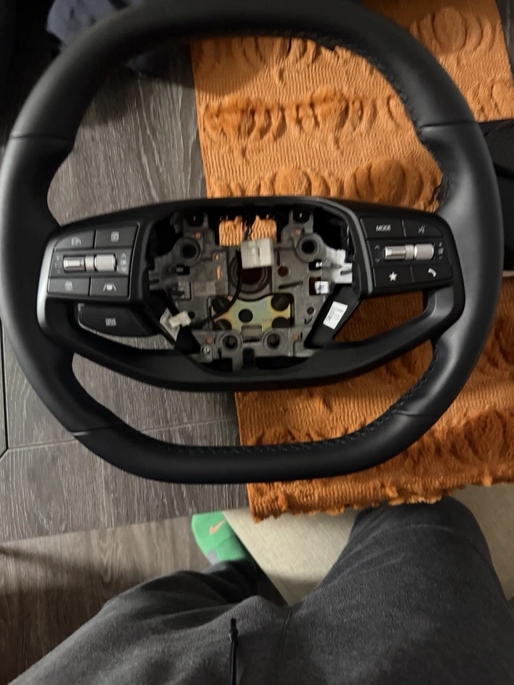 Conjunto de volante Kia K4 2025 con interruptores negro 1583 OEM Foto 4 de 4