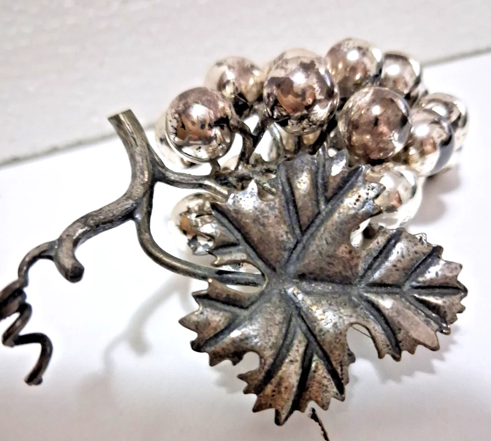 1 Grappolo d'uva In Argento 800 fatta a mano Vintage Italia. - Immagine 2 di 4