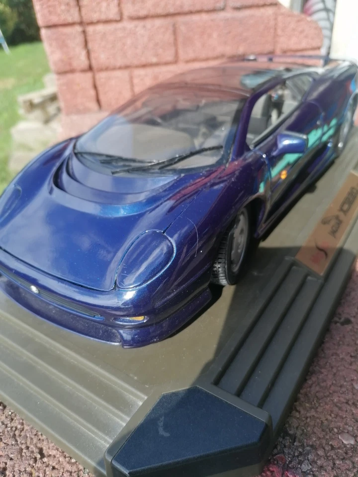 MAISTO-JAGUAR XJ220-bleu nuit 1992- 1/12   - Photo 2/4