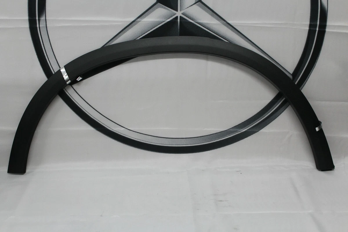 NEW Genuine Mercedes Benz 253 GLC RH REAR Wing Wheel Arch Cover  