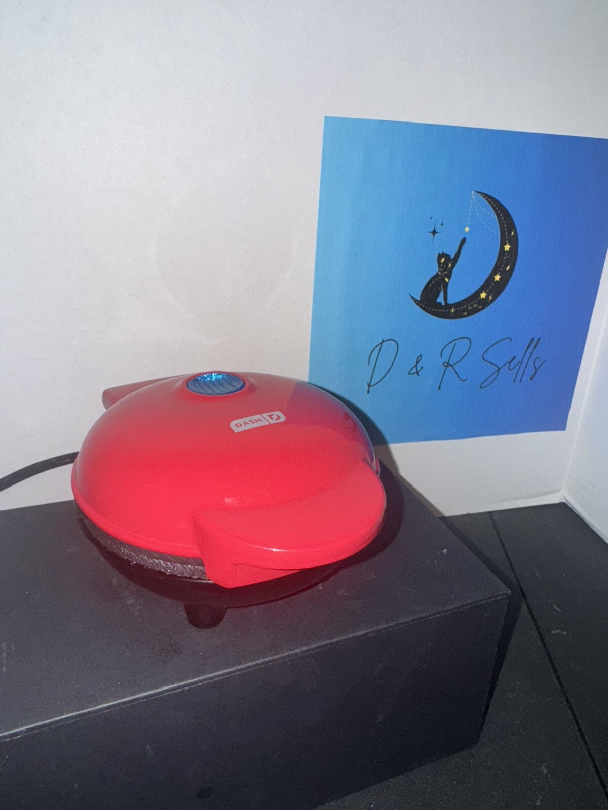 Dash Red Mini Waffle Maker in Great Condition Cleaned Easy to Use-image