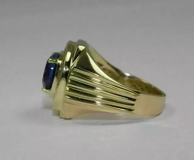 Anillo para hombre de tanzanita azul de corte redondo de 2,00 quilates enchapado en oro amarillo de 14 quilates Foto 3 de 4