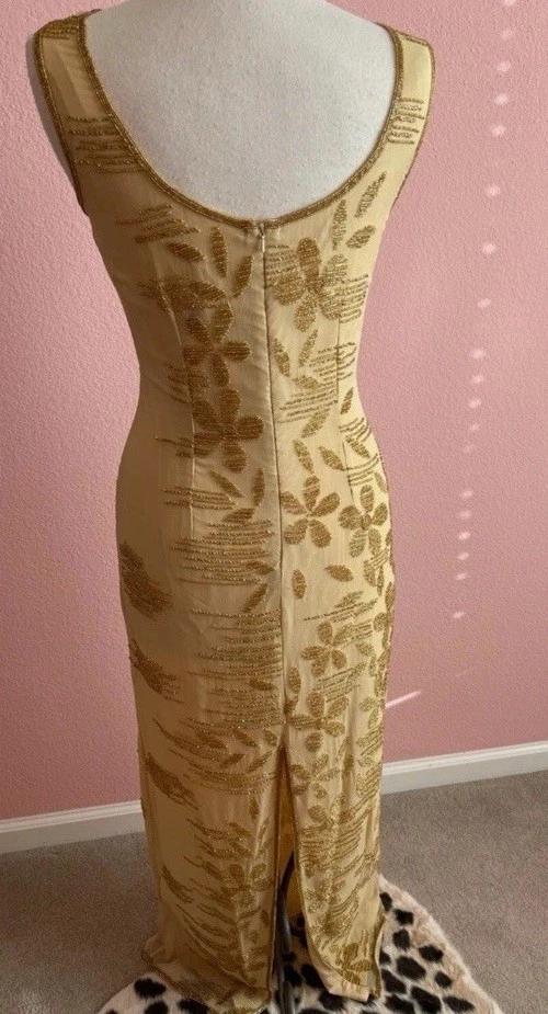 Raga 品牌金色串珠礼服,尺寸 M,全新带标签 — 第 2/4 张图片