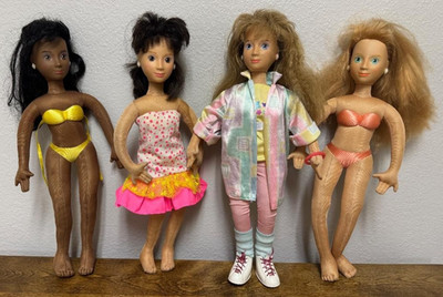 4 Mattel ''Hot Looks'' doll 1986 poseable soft body sewn in undergarments