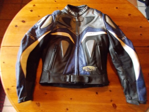 Motorrad Lederjacke der Marke RICHA T guter Gebrauch