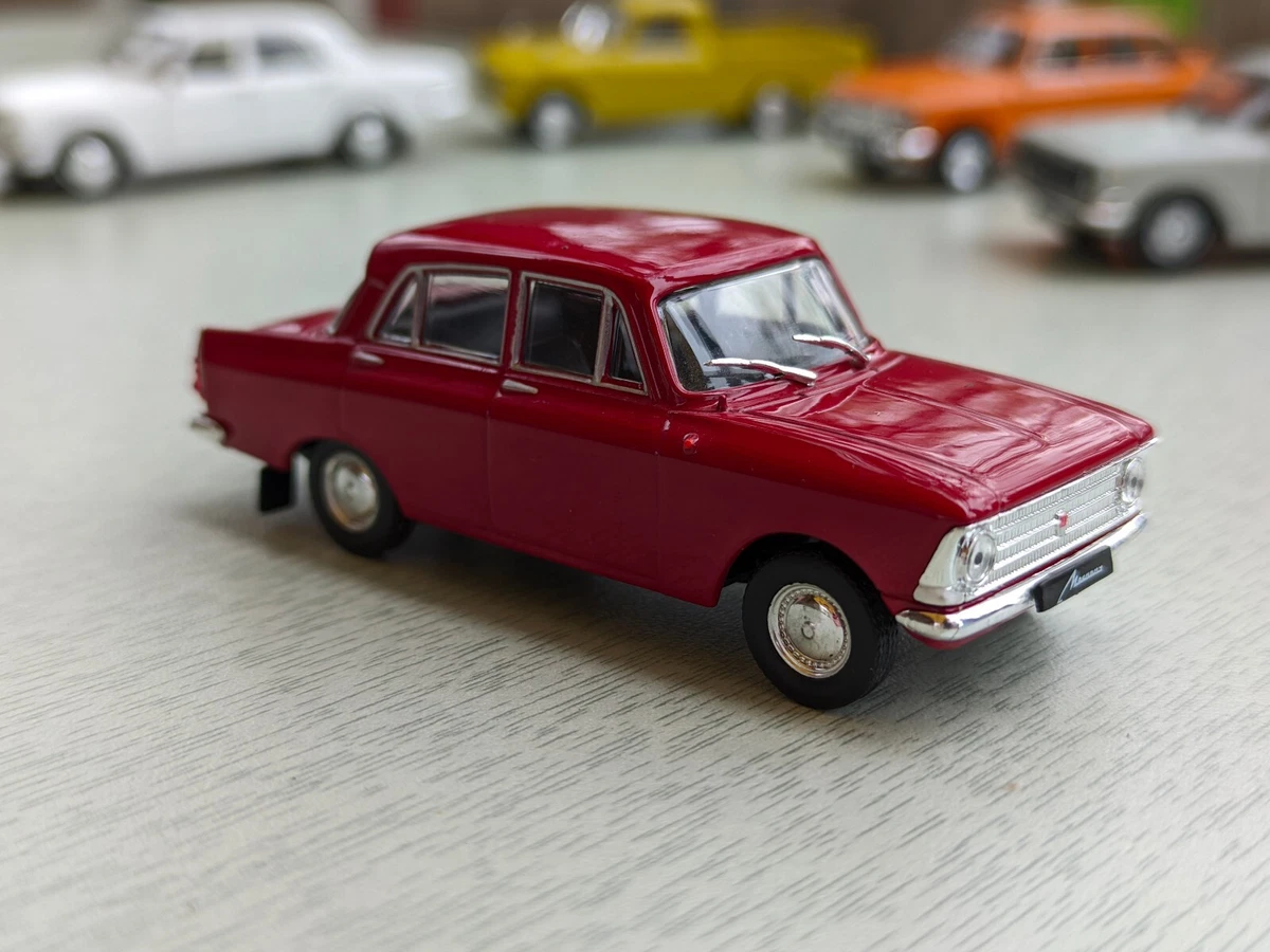 Moskvich 427 A-4 Soviet Vintage Red Model Car 1:43