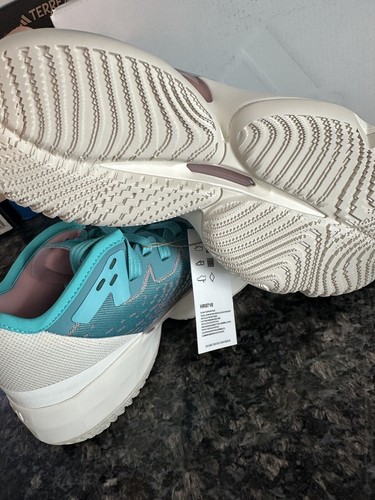 ADIDAS D.O.N. ISSUE 4 GRADE SCHOOL BASKETBALL SHOES SIZE 7 Men’s. Ladies 8. NWB - Picture 9 of 15