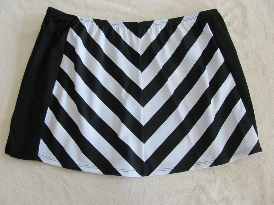 Falda de encubrimiento Longitude All forrada - Chevron blanco y negro - Talla mediana - Nueva con etiquetas $39 Foto 3 de 4