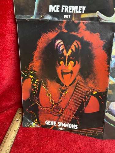 Vintage Kiss Poster Fold Out Pictures On Both Sides 1973-1977 Pin-Ups - Picture 2 of 9