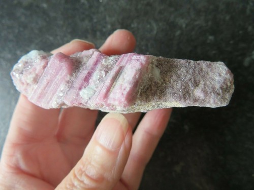 STUNNING RUBELLITE & LEPIDOLITE IN QUARTZ (141 grams / 75 mm) NATURAL PIECE (5) - Picture 8 of 9