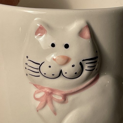 Vintage White Kitty Cat Coffee Cup Tea Mug 3D Embossed Mount Clemens Cozy Cats - Picture 3 of 12