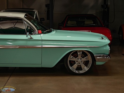 1961 Chevrolet Impala 2 Door Hardtop Custom 350 V8 with EFI & AC - Picture 4 of 40