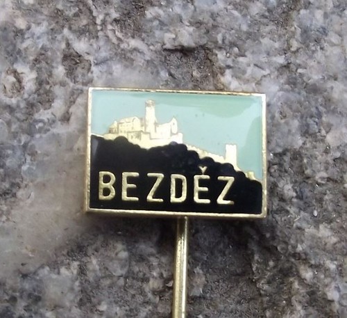 Bezdez Gothic Castle Czechoslovakia Tourist Souvenier Visitors Pin Badge - Picture 4 of 5
