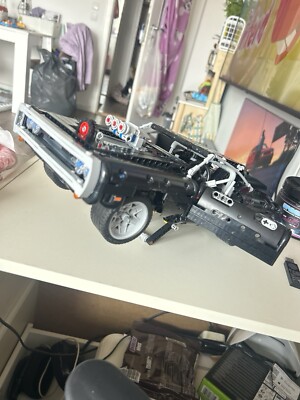 LEGO TECHNIC: Dom's Dodge Charger (42111)