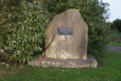 Foto A3 Kriegerdenkstein bei Stow-on-the-Wold & Bezirk RFC Commemora um 2017