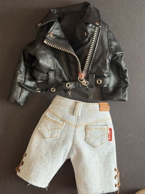 Paola Reina 32 cm Kleidungset Lederjacke JeansShorts Sneakers handwerk