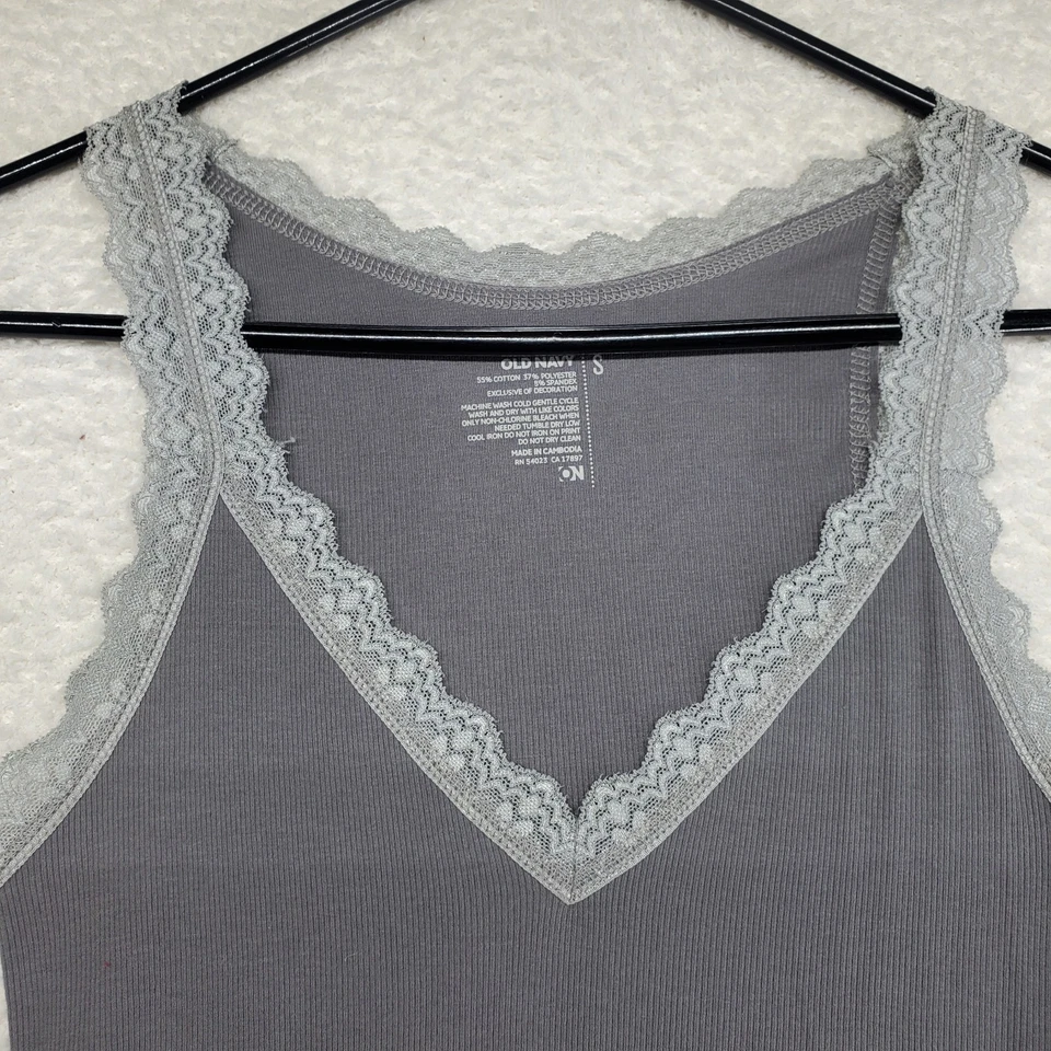 Camiseta sin mangas para mujer Cami pequeña gris acanalada tejida ribete de encaje Elena Gilbert Y2K Bella Foto 2 de 4